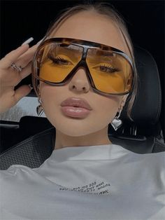 Goggle Sunglasses, Yellow Sunglasses, Glasses Fashion Women, Trendy Glasses, Sunglasses Women Fashion, Fashion Glasses, Eyewear Womens, Boho Vintage, Oversized Sunglasses