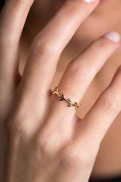 "A delicate leafy ring that will perfectly complement any other stacking ring but will also stand as a dainty statement worn on its own. Subtle and elegant, it is easy to wear everyday and fun to stack with other minimal rings. *Price is per one ring as seen in the first photo. Other rings are available to purchase separately from my shop. * D E T A I L S * ∙ Material: 18K Gold Plated over .925 Sterling Silver ∙ Hypoallergenic & nickel-free * P A C K A G I N G * ∙ All jewelry is sent out bea Minimal Rings Minimalist Jewelry, Simple Elegant Jewelry, Minimal Rings, Leaves Ring, Dainty Gold Ring, Rings Minimalist