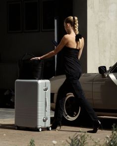 Travelling in style with @shawnysander and the Silver Hybrid Check-In Large, Metro Tote, and Metro Cosmetic Case in Carbon Black. 
#Monos #JourneyOn #MonosTravel #HybridCollection #Silver #CheckInLuggage #Travel #TravelCompanion #TravelLover #Suitcase #Luggage #MetroCollection #MetroTote #Tote #MetroCosmeticCase #CosmeticCase #Bag #PackYourBags #Design #IntentionalDesign Large Suitcase, Leather Luggage Tags, Shoe Bags, Luggage Cover, Leather Luggage, Interior Fabric, Carbon Black, Travel Lover, Taupe Color