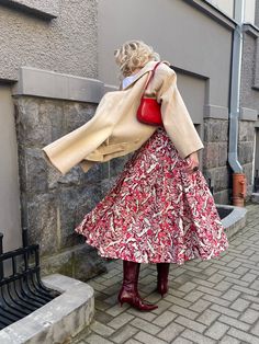 Vintage KARL LAGERFELD multicolor floral abstract midi skirt. Made in France. Skirt is shining. Pretty wide. Colors - red, burgundy, maroon, red wine, beige, white.  Length of the skirt 89cm and width 68cm. Will suit to S/M size.  Can style with short wool beige coat which I am selling as well Floral Print Flared Skirt For Fall, Fall Floral Print Flared Skirt, Fall Floral Print Skirt, Red Floral Print Skirt For Fall, Chic Burgundy Midi Skirt, Red Pleated Skirt For Fall, Fall Red Lined Skirt, Chic Burgundy Skirt For Spring, Red Long Skirt For Fall