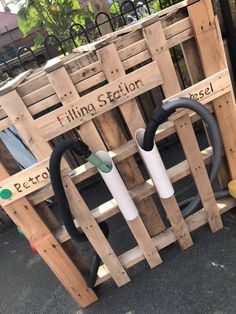 two hoses are attached to some wooden pallets