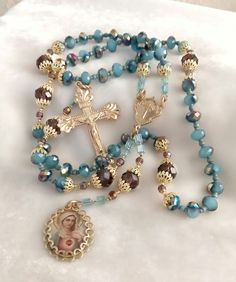 Rosary Craft, Rosary Ideas, Catholic Rosary, Custom Rosary, Gold Tattoo, School Jewelry