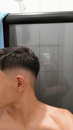 Barber Haircuts Mens, Low Fade Buzzcut, Crop Fade Haircut Men, V Shaped Haircut, Fade Haircut Styles