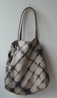 slouchy linen shibori-dyed tote bag with leather handles Sac Diy, Lv Fashion, Shibori Dye, Textile Bag, Dye Fabric, Lv Bags, Summer Bag, Eco Bag, Linen Bag