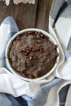 Paleo Avocado Brownie Mug Muffin Low Carb Baked Goods, Cornbread Gluten Free, Avocado Desserts, Bbq Baked Chicken Breast, Desserts In A Mug, Brownie Mug, Mug Muffin, Microwave Mug Cakes, Aip Vegan