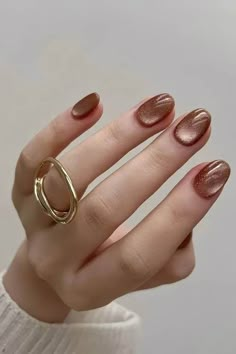 40  Trendy Short Fall Nails to Inspire Your Next Manicure & Fall Nail Trends Short Round Nail Ideas Fall, French Tips Fall, Pretty Fall Nails, 90s Old Money, Manicure Short Nails, Manicure Fall, Fall Nails Trendy, Short Fall Nails, Short Round Nails