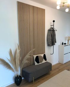 Akupanel Inspirationsbilderdie wir von unseren zufriedenen Kunden zugesendet bekommen habenLassen Sie sich inspirieren Vstupná Hala, Acnh Basement, Wall Paneling Diy, Home Hall Design, Room Partition Designs, Home Entrance Decor, Basement Renovations, Basement Design, Acoustic Panels