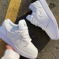 Pretty Sneakers, Nike Fashion Shoes, Pretty Shoes Sneakers, All Nike Shoes, Nike Air Shoes, Cute Nike Shoes, Old Shoes, Fresh Shoes, Hype Shoes