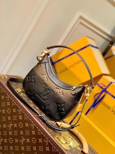 Contact us: contact@profxnz.com if you need assistance - Louis vuitton bags: a statement of luxury and grace - 566This is a premium quality clone , similar like the original ones, even no one can judge either it&apos;s a clone or originalSize: (22.0 x 14.0 x 9.0cm)It comes with Dust box, Care manual, Tag and Paper bag. Lv Bagatelle, Tas Louis Vuitton, Tas Lv, Product Catalogue, Lv Bags, Model Design, Elegant Bags, Hobo Style, Louis Vuitton Designer