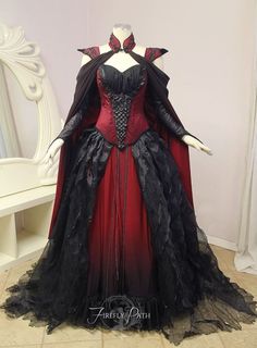 Masquerade Gowns, Gaun Abad Pertengahan, Vampire Dress, Dark Dress, Fantasy Dresses, Royal Outfits, Fantasy Gowns, Couture Designers, Prom Outfits