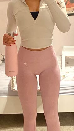 Workout Clothes Aesthetic, Pink Workout Clothes, Pilates Outfit, Gymwear Outfits, Skandinavian Fashion, Cute Workout Outfits, Fitness Wear Outfits