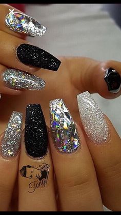 Ongles Bling Bling, Bling Nail Art, New Years Nail Designs, New Years Eve Nails, White Glitter Nails, New Nail Designs, Black Nail Designs, Super Nails, Ideas Nails