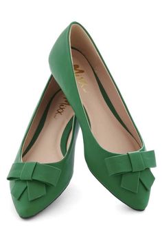 shoes Shoes With Bows, Flat Pumps, Green Flats, Shoes Green, Cute Flats, Bow Flats, All About Shoes, Green Shoes, Boots And Sneakers