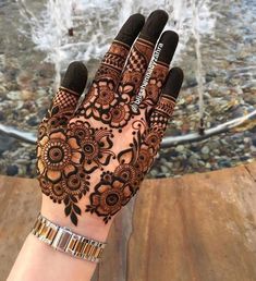 Pinterest Worthy Bridal Mehndi Design with Rose and Leaf Motifs Easy Mehendi Designs For Eid, Eid Mehndi Designs Arabic, Kids Mehndi Designs, Minimal Mehndi, Hand Mehndi Designs, Engagement Mehndi