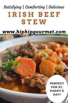 side view of irish beef stew with carrots and parsley in a bowl, plate of sliced bread in the background Classic Beef Stew Recipe, Irish Beef Stew, Classic Beef Stew, Fresh Carrots, Irish Beef, Root Veggies, Carrots And Potatoes, Beef Stew Recipe