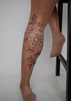 a woman's leg with flowers on it