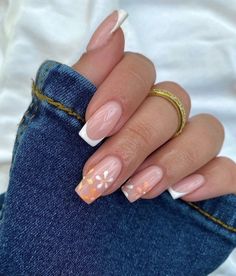 Nails For Spain Vacation, Nohti 2023, Square Gel Nails Summer, Trendy Summer Nails French Tip, Simple Summer Nails Square, New Summer Nails, Holiday Acrylic Nails, Subtle Nails, Summery Nails