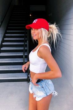 Hat Hairstyles For Medium Hair, Hat Hairstyles For Long Hair, Hat Hairstyles For Short Hair, Cute Baseball Hat Hairstyles, Baseball Hat Hairstyles Long, Cute Hat Hairstyles Ball Caps, Baseball Game Hair, Hat Hair Ideas, Hair With Baseball Hat