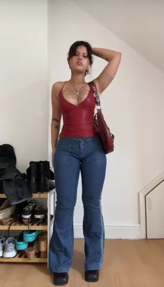 Low Rise Bootcut Jeans Outfits, Low Rise Outfit, Jean Jacket Outfit, Burgundy Pants, Simply Fashion, Latina Fashion Outfits, Low Rise Bootcut Jeans, Jeans Low Rise, Cold Outfits