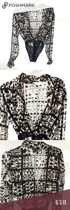 Cash’e bodysuit black white & gold. Long sleeve crisscross draped front size S/M Black White And Gold, Bodysuit Black, Black White Gold, Black Bodysuit, Criss Cross, Elastic Waist, White Gold, Black White