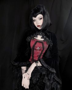 Victorian Goth Vampiress @vampiregiulia 🖤 Vampire Goth Outfits, Goth Subcultures, Different Types Of Goth, Vampire Goth Aesthetic, Trad Goth Outfits, Vamp Goth, Vampire Stuff, Types Of Goth, Afro Goth