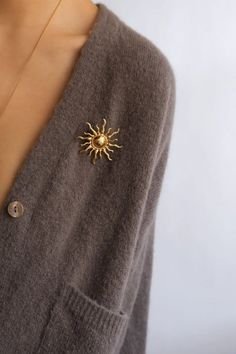 How To Style A Brooch For 2023 - Brit + Co Brooch Gold Jewellery, Modern Brooches And Pins, Wearing Brooches, Broches Jewelry, Book Bujo, Sun Brooch, Boy Jewelry, Brooch Design, Metal Brooch