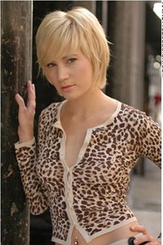 Sensational Blonde Bob with a Fringe Blonde Hairstyles Short, Short Layered Shag Hairstyles, Very Short Hairstyles, Long Blonde Hair Cuts, Short Blonde Hairstyles, Natural White Hair, Blonde Layered Hair, Women Haircuts Long, Popular Short Hairstyles