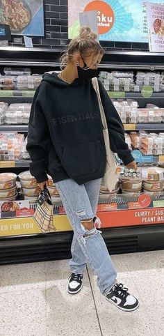 Tomboy Stil, Sweat Gris, Outdoor Streetwear, Looks Pinterest, Outfits For Work, Outfit Chic, Streetwear Mode, Looks Party, Streetwear Fashion Women