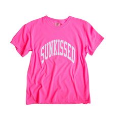 🛒This neon pink Sunkissed shirt is the perfect summer tee. Comfortable and stylish, it's perfect for the beach, pool or simply enjoying a warm day. Brighten up your wardrobe in this trendy soft bright neon t-shirt you'll want to wear all year round! This is your ultimate summer t-shirt. 📦 FREE SHIPPING on orders $35 or more to US shoppers 👕Brand = Comfort Colors 🧵Fabric = 100% Cotton 🎨Color/✂️Design = Neon Pink (white heat-applied vinyl) / Neon Red Orange (white heat-applied vinyl) / Butter Sunkissed Shirt, Neon T Shirt, Preppy Shirts, Preppy Tee, Preppy Tops, Happy Tees, Preppy Shirt, Neon Shirts, Neon Red