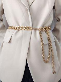 Dourado Casual Collar  Alumínio Simples Cinto de correia Embellished   Acessórios Femininos Chain Belt Outfit, Belt 2023, Women Belts Fashion, Outfit Campus, Minimalist Chain, Fashion Mood Board, Stylish Work Outfits, Stockholm Fashion