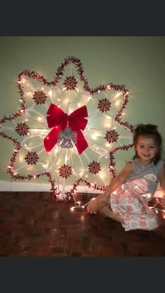 Upcycle Hangers, Parol Ideas, Diy Christmas Yard Art, Handmade Christmas Gifts Diy, Affordable Christmas Decorations, Outside Christmas Decorations