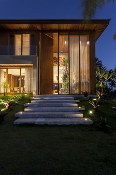 Uma empresa fundada pelos arquitetos Caroline Gaspar e Cauã Witzke. Filipino Architecture, Living Room Lighting Design, Modern Tiny House, Casa Exterior, Tropical House, Condo Living, Tropical Houses