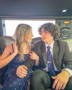 Navy Blue Dress Prom Couple, Matching Homecoming Couples Blue, Navy Blue Hoco Outfits For Guys, Prom Outfits Navy Blue, Prom Couples Navy Blue, Dark Blue Prom Couple Outfits, Navy Blue Prom Outfit, Dark Blue Hoco Couple, Suits To Match Navy Blue Dress