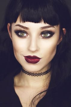 90s Makeup: The Past Trends 2020 is Willing to Revive | Glaminati.com Grunge Makeup 90s, 90s Grunge Makeup, Maquillage Goth, Fete Emo, Rosa Make-up, Goth Make Up