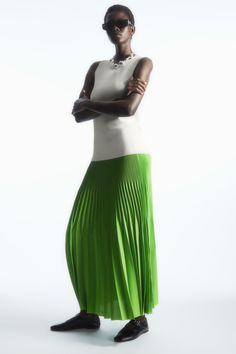 PLEATED MIDI SKIRT - BRIGHT GREEN - COS Green Skirts, Outfit Essentials, Men Trousers, Mid Length Skirts, Silk Wool, Women's Skirts, Clothing Essentials, Pleated Midi Skirt, Green Skirt