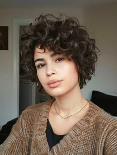 Short Curly Wavy Haircuts, Haircuts For Very Curly Hair, Haircuts With Curly Hair, Short Curly Hair Round Face, Short Haircut For Curly, Short Haircut For Curly Hair, Pixie Cut For Curly Hair, Rasta Hairstyles, Curly Bob Haircut