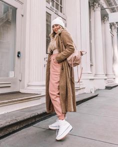 What To Wear With Joggers: 13 Casual Street Style Outfits - The Wandering Girl Converse Run Star Hike Street Style, Converse Hike Outfit, Run Star Hike Outfit Women, Converse Run Star Hike Outfit, Platforms Outfit, Winter Athleisure Outfits, Neutral Athleisure, Winter Athleisure