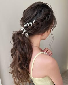 Pony Tail Hairstyles For Your Wedding Party Look ❤ Pony tail hairstyles are so chic and stylish! Pair it with your beautiful dress, and shook all your guests with your glamorous look! #weddingforward #wedding #bride #WeddingHairstyles #PonyTailHairstyles Tail Hairstyles, Bride Hairstyles For Long Hair, Wedding Ponytail, Tail Hairstyle, Pony Hairstyles, Hairdo Wedding