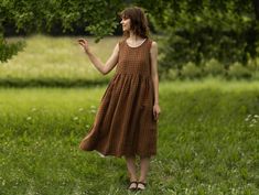 SLEEVELESS SMOCK DRESS | Brown Checkers Dress, Linen Dress 🌸Most effortless of all dresses, the linen Smock Dress is a universally flattering style adored for its comfort and versatility. High-waisted bodice continues into an elegant tulip-shaped skirt creating a loose yet elegant silhouette that ends just below the knees. You'll also discover functional pockets hiding in side seams. 🌸The Son de Flor's Linen Smock Dress is a true classic for anyone who likes a looser fit. Its flowy feature all Sleeveless Smock Dress, Checkers Dress, Outlander Dress, Smock Dress Pattern, Academia Clothing, Oversize Dress, Dark Academia Clothing, Loose Maxi Dress, Checkered Dress