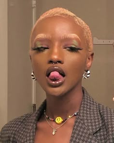 Shaved Hair, Mode Inspo, Pretty Makeup, A Mirror, Black Is Beautiful