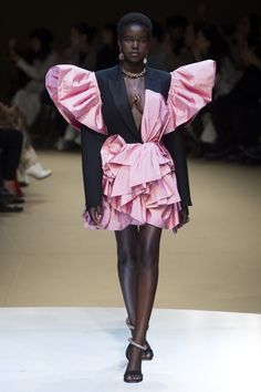 Alexander McQueen, Fall 2018 Style Of Clothing, Ex Machina, Big Fashion, Fall Fashion Trends, Fall 2018, Looks Vintage, Couture Fashion