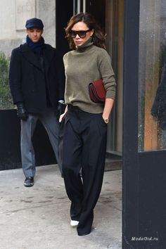 Style Victoria Beckham, Victoria Beckham Outfits, Victoria Beckham Style, Looks Street Style, Mode Inspiration, Outfit Casual, Fashion 2017