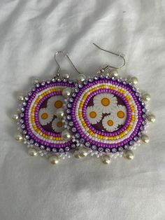 Handmade beaded earrings. Indigenous beading. Daisy earrings Indigenous Beading, Handmade Beaded Earrings, Handmade Earrings Beaded, Daisy Earrings, Pow Wow, Wedding Jewelry Earrings, Wedding Earrings, Ear Wire, Beautiful Earrings