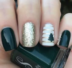 Christmas 2017 is coming. Take a look at the following Hottest 50  Christmas Nail Ideas for 2017 that will surely give you a Christmas season cheerful this year. Find your favorite Christmas Nails 2017 and get your nails done now. Holiday Manicure, Christmas Nail Ideas, Christmas Tree Nails, Art Stencils, Unghie Nail Art, Christmas Manicure, Tree Nails, Nail Colors Winter