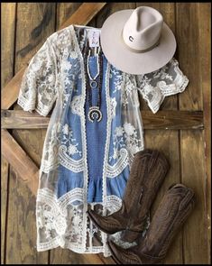 Ranch Outfits, Western Chic Fashion, Country Chic Outfits, Cowgirl Clothes, Western Girl Outfits, Cute Cowgirl Outfits, Cowgirl Style Outfits, Southern Outfits, Country Style Outfits