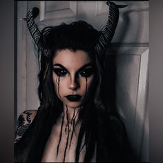 Horned Demon Costume, Demon Nun Costume, Demon Look Halloween, Halloween Costumes Lillith, Womens Demon Costume, Demonic Halloween Makeup, Goth Demon Makeup