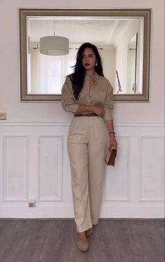 Look estiloso para você se inspirar Stylish Office Wear, Professional Outfits Women, Business Outfits Women, Stylish Work Attire, Stylish Office, Business Casual Outfits For Work, Elegante Casual, Classy Work Outfits