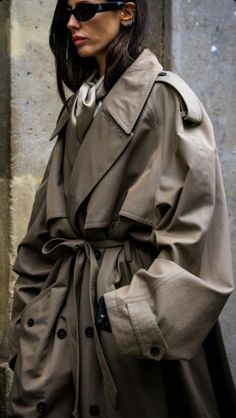 Gilda Ambrosio, Trench Coat