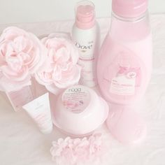 Hair Care Pink Aesthetic, Light Pink Skincare Aesthetic, Pink Skincare Aesthetic Products, Light Pink Perfume Aesthetic, Makeup Products Aesthetic Pink, Evening Eye Makeup, Pretty Pink Princess, Shower Skin Care, Rose Scented Products