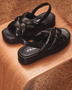 Elegant Shoes Heels, Sport Shoes Design, Red Leather Sandals, Flatform Sandals, Girly Shoes, Shoe Boot Sandals, Manado, Pretty Shoes